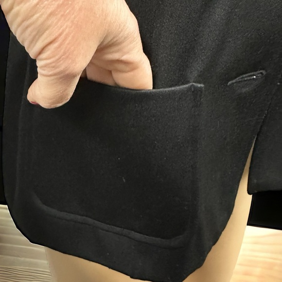 BCBGMaxazria Black 3 Button Slim Fit Shoulder Pad Pocket Blazer Jacket Womens 4 - Picture 7 of 15